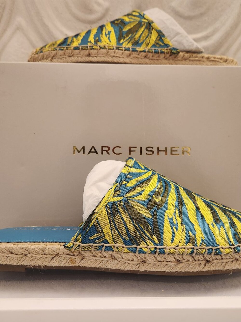 Marc Fisher "Gift" Fabric Espadrilles. NIB. Size 6